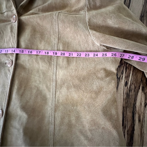 Atelier by B. Thomas Women's Size 3X Tan Suede Button Down Jacket - Picture 7 of 16
